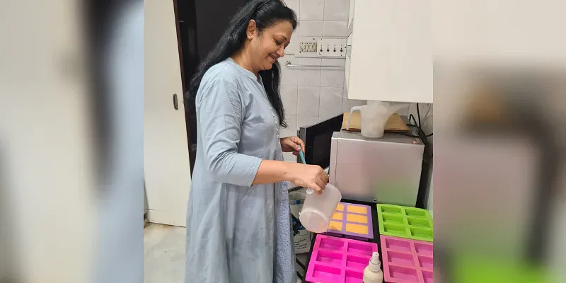 प्रतीक्षा; साबुन बनाते हुए