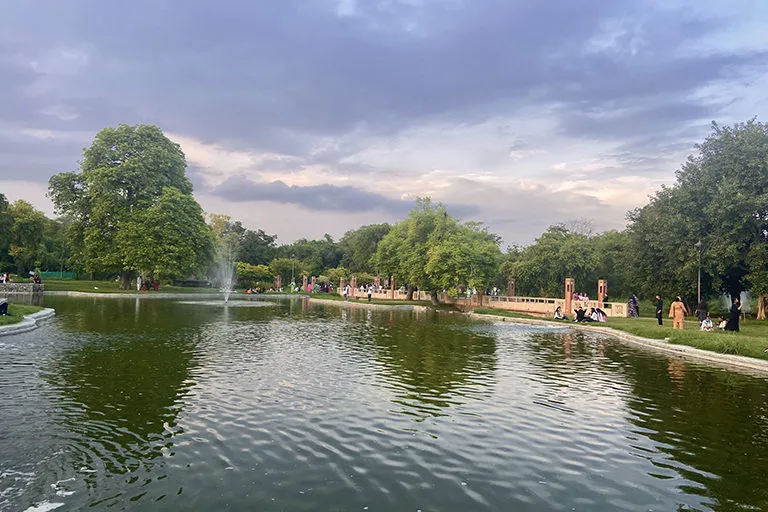 कई उद्यान, तालाब और इमारतों की वजह से सुंदर नर्सरी लोगों के आकर्षण का केंद्र बन रहा है। तस्वीर- अर्चना सिंह