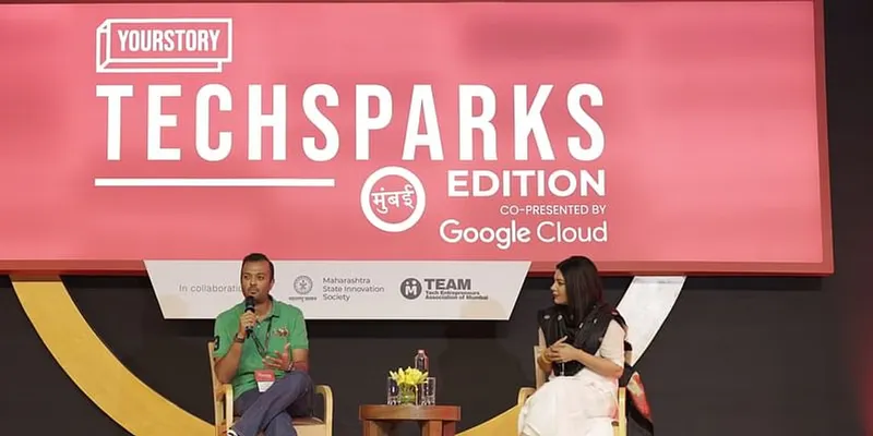 हर्ष जैन ने Techsparks Mumbai के मंच पर YourStory की फाउंडर और सीईओ श्रद्धा शर्मा के साथ बातचीत