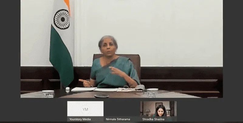 TechSparks 2020 में वित्त मंत्री निर्मला सीतारमण, श्रद्धा शर्मा, YourStory की फाउंडर और सीईओ, के साथ बातचीत करते हुए
