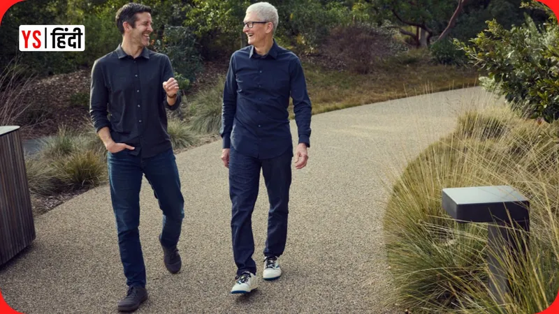 (L-R) John Ternus और Tim Cook (Source: Apple)