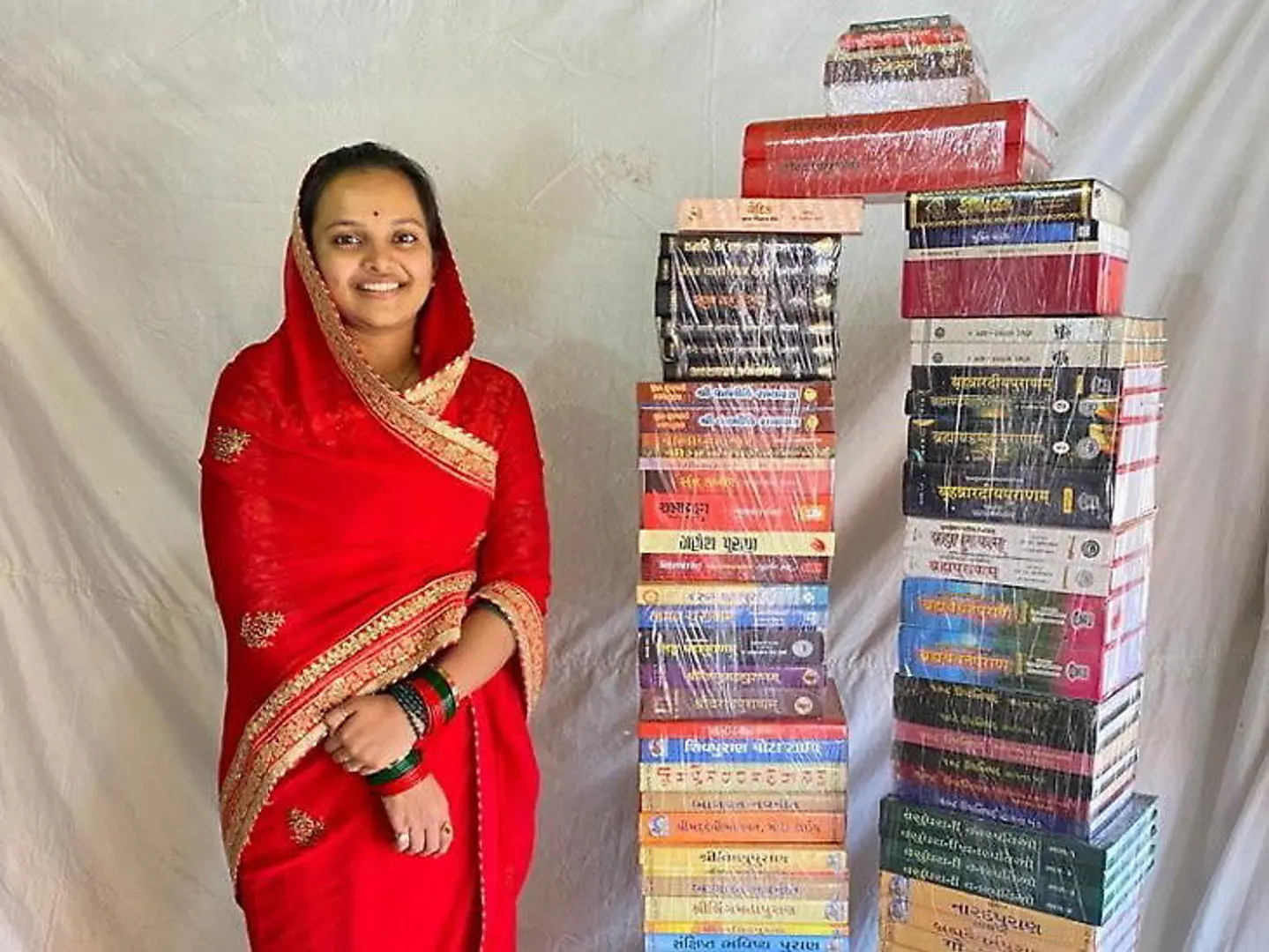 सराहनीय! बेटी ने दहेज में मांगीं अपने वजन जितनी किताबें, पिता ने 6 महीने में इकठ्ठा कर दे दीं