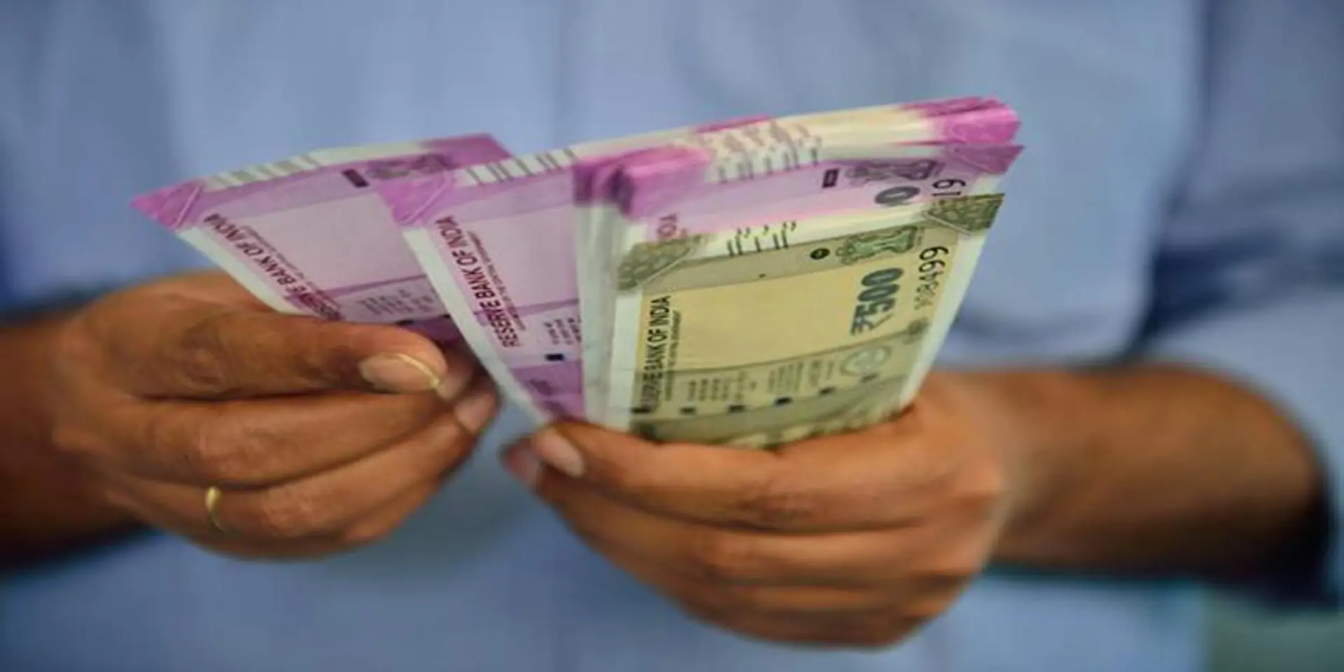 बैंकों ने FY2023 में 2.09 लाख करोड़ से अधिक के लोन माफ किए: रिपोर्ट