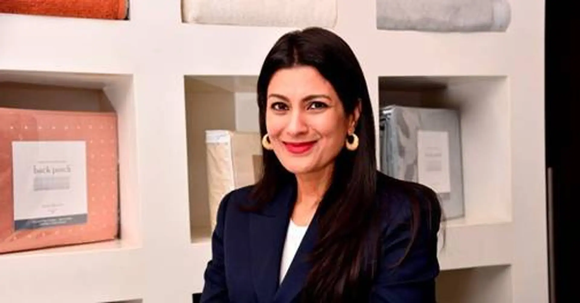 वर्कप्लेस को हैपी बनाने के लिए कर्मचारियों के साथ गाने पर झूमीं कंपनी की CEO, दिल खुश कर देगा विडियो