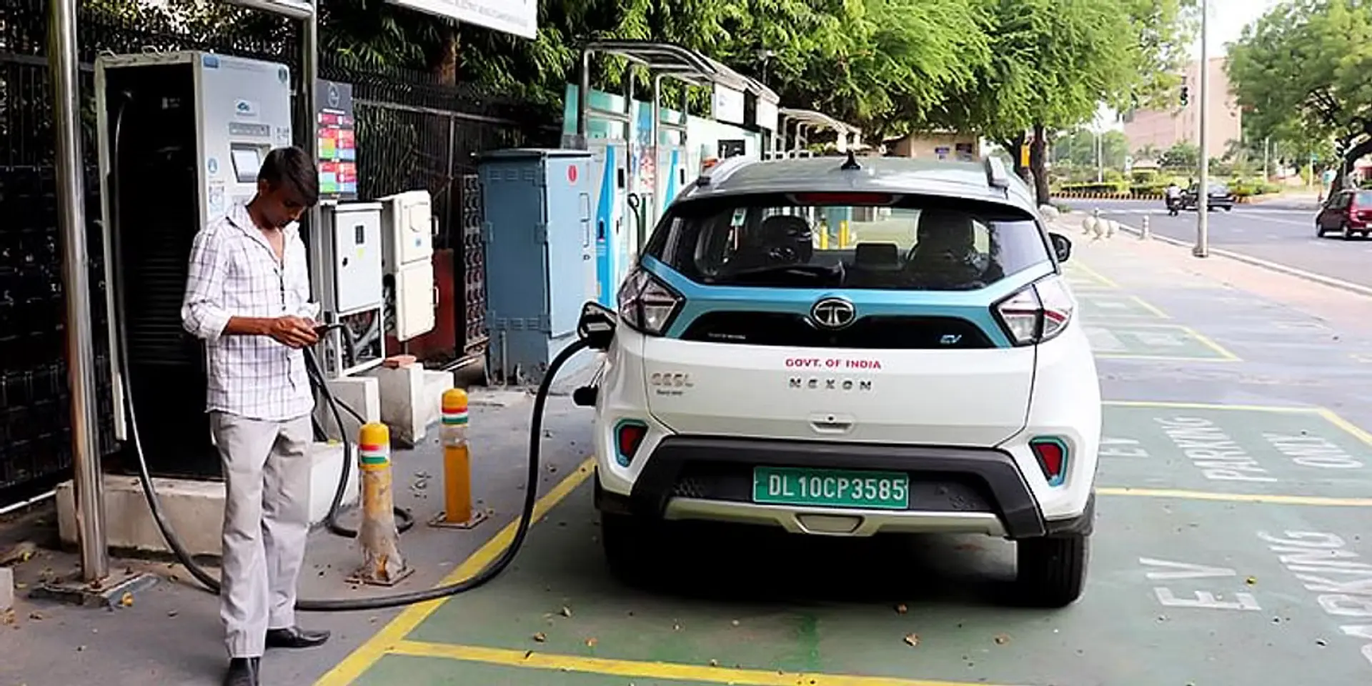 EV सब्सिडी अगले चरण में इंफ्रास्ट्रक्चर पर केंद्रित हो सकती है; कोई पर्सनल व्हीकल योजना नहीं: सूत्र