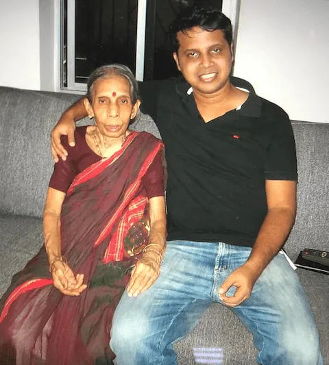 अपनी दिवंगत दादी के साथ विवेक