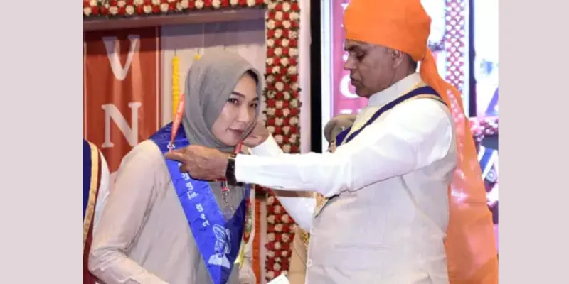 inspiration-afghan-woman-razia-muradi-gets-gold-medal-in-gujarat-university-vnsgu-taliban-leaders-iccr-scholarship