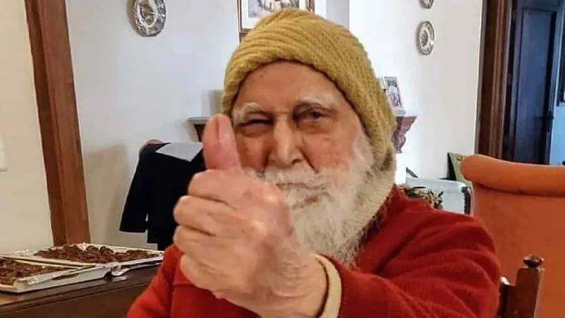 सेवानिवृत्त कर्नल पृथ्वीपाल सिंह गिल, जो एकमात्र ऐसे व्यक्ति हैं, जिन्होंने भारतीय रक्षा बलों के तीनों विंगों में सेवा की है