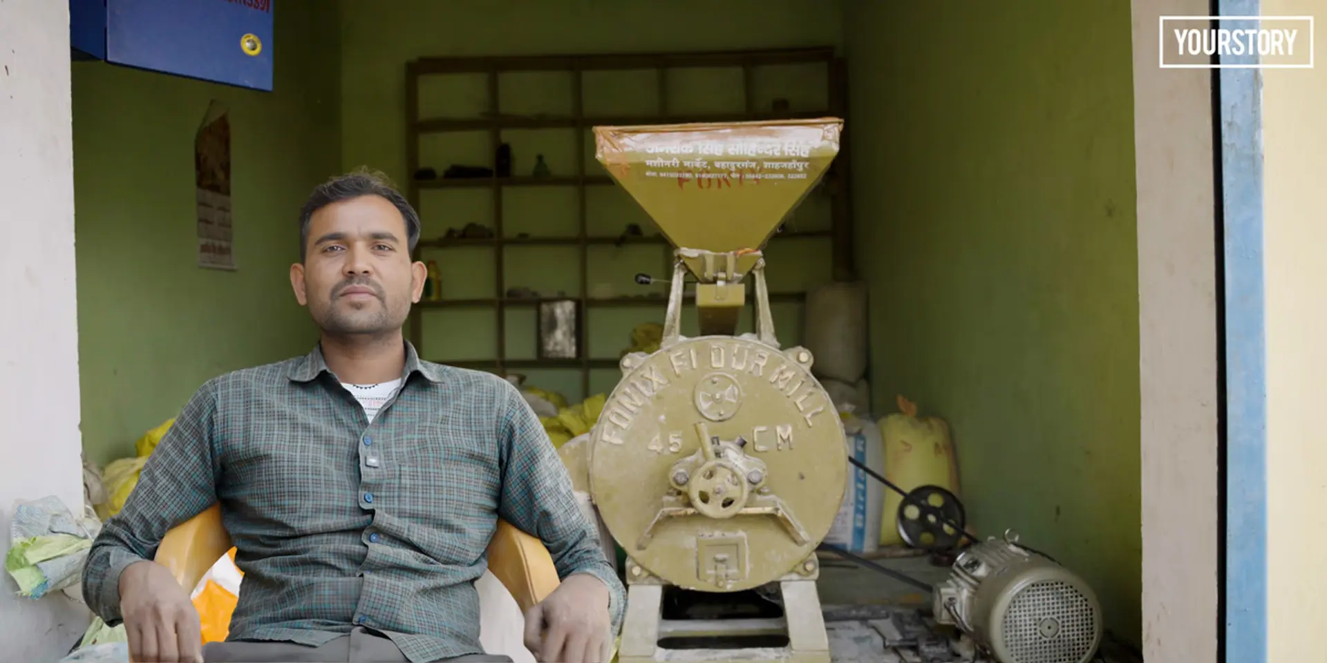 दोस्त की चक्की से मिला बिजनेस आइडिया, योगेश कुमार ने सोलर आटा चक्की से बदली गांव की तस्वीर