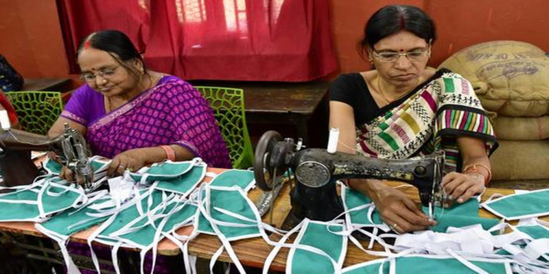 देश में कोविड-19 को फैलने से रोकने के लिए सामने आईं NRLM स्व सहायता समूह की महिलाएं 