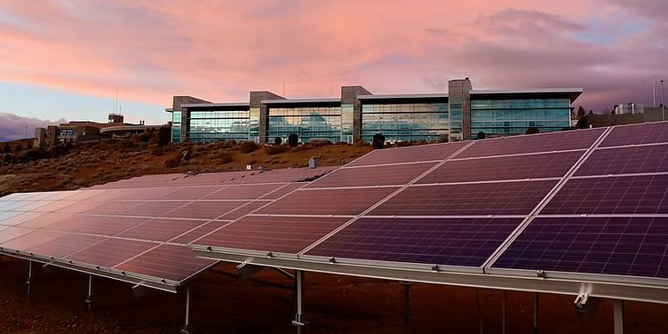 WAAREE एनर्जीज़ बना सौर ऊर्जा मॉड्यूल का सबसे बड़ा सप्लायर