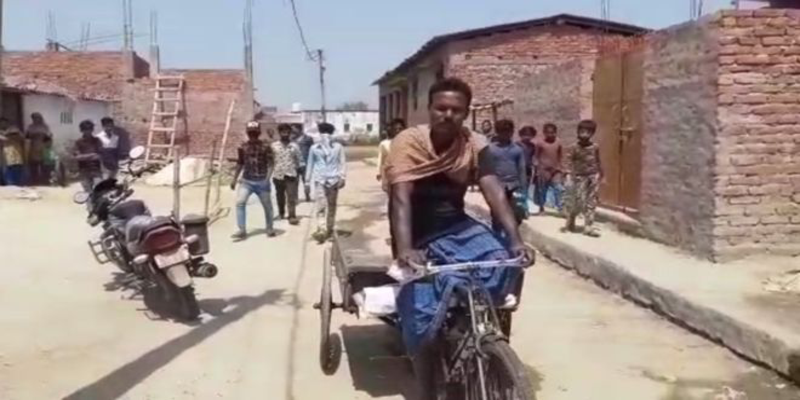 12 सौ किलोमीटर रिक्शा चलाकर दिल्ली से अपने गाँव पहुंचे समीरुल, गाँव वालों ने किया स्वागत