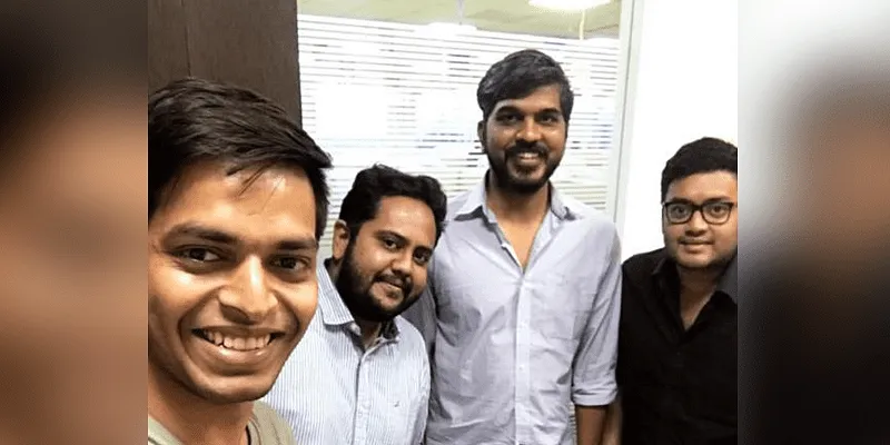 आयुष (बाएँ) स्विगी के सह-संस्थापकों नंदन, राहुल और श्रीधर (बाएँ से दायें) के साथ