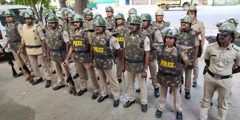 जानें क्यों बेंगलुरु के 750 पुलिसकर्मी से कराया जाएगा जुम्बा डांस?
