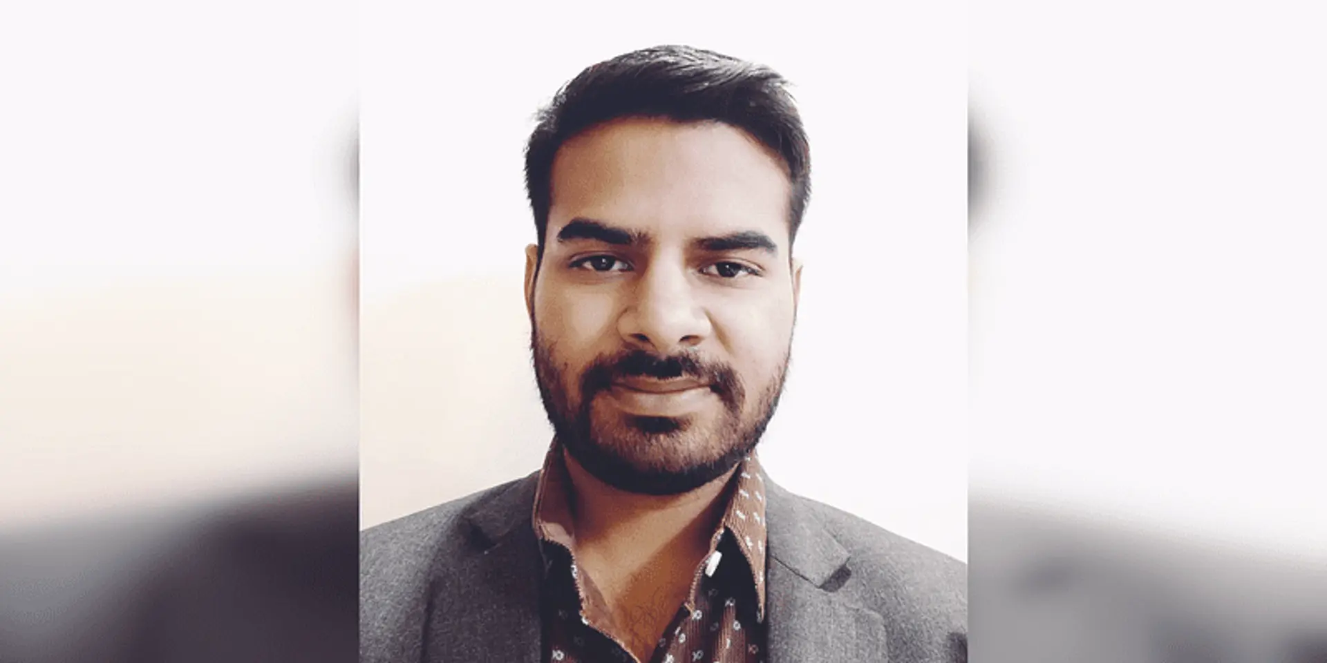 अपने सोशल स्टार्टअप के जरिये सरकार की योजनाओं से लोगों को जागरूक करने के साथ उनकी समस्याओं का समाधान कर रहा है यह युवा उद्यमी