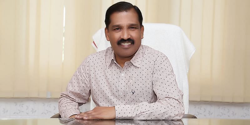 ग्रामीण केरल में शुरूआत कर इस पद्मश्री पुरस्कार विजेता ने खड़ा किया 135 करोड़ रुपये का आयुर्वेदिक दवाओं का कारोबार 