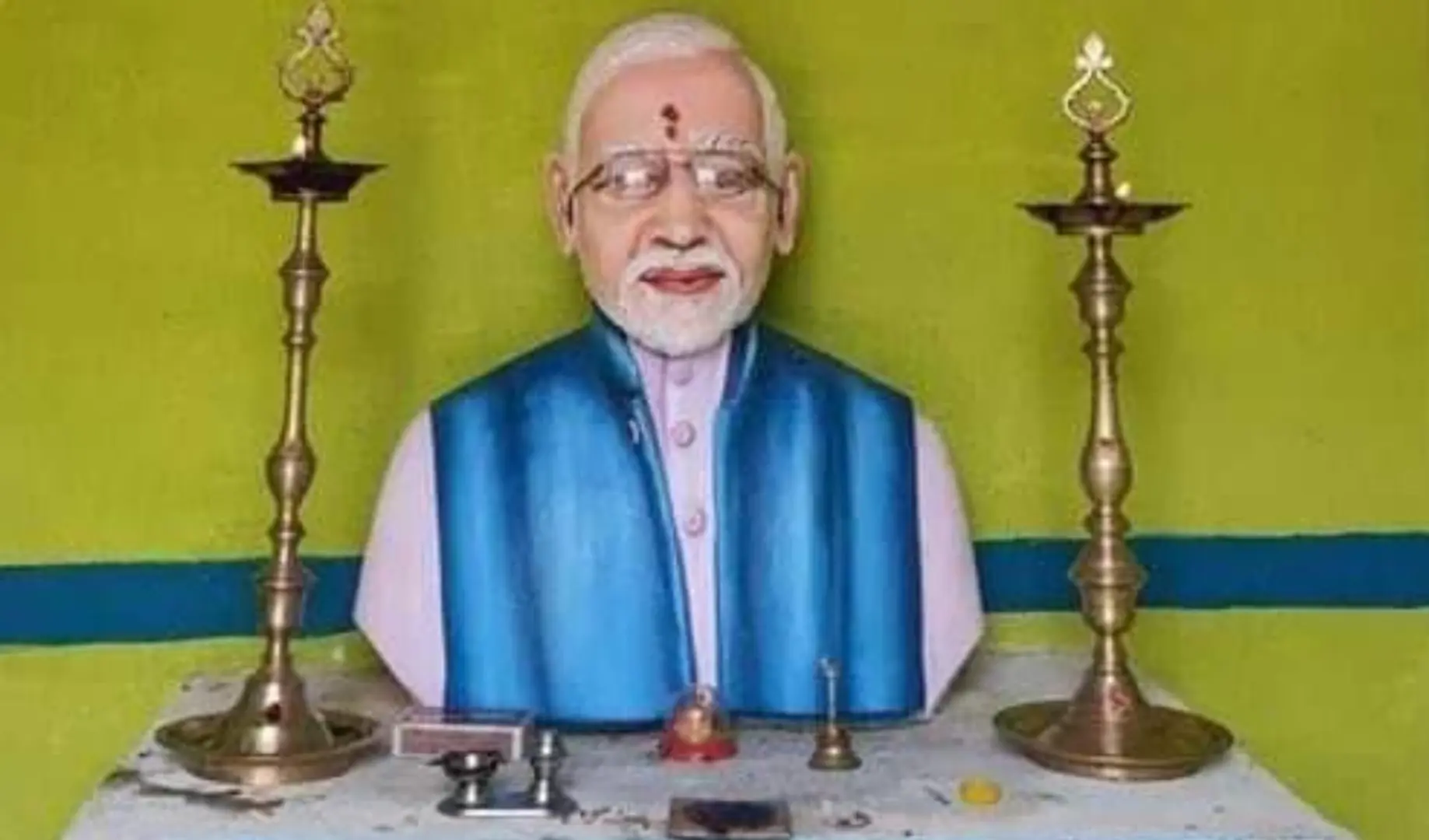 पीएम मोदी का सबसे बड़ा फैन है तमिलनाडु का यह किसान, लोन लेकर बनवा दिया पीएम का मंदिर, रोज करता है पूजा