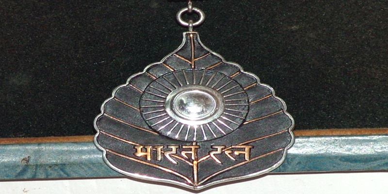 जानें भारत रत्न क्यों है सबसे खास? हालांकि कई बार उठते रहे हैं ये कुछ सवाल