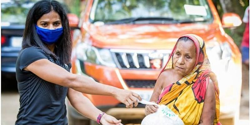 कोरोनावायरस: अंतर्राष्ट्रीय स्प्रिंटर दुती चंद ने ग्रामीणों की मदद के लिए की 70 किमी की यात्रा 