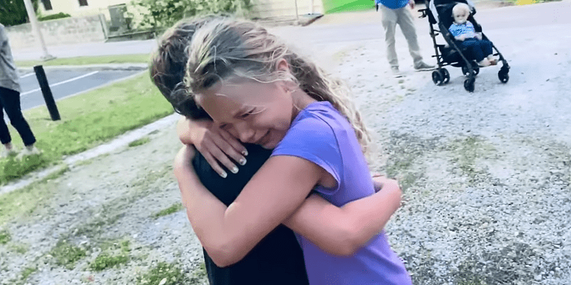 कोरोना के चलते 4 महीने बाद कुछ ऐसे मिले भाई-बहन, वीडियो ने सबको कर दिया भावुक