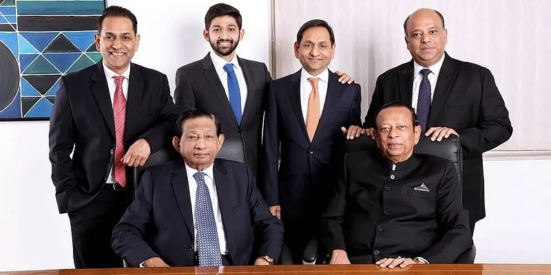 (बाएं से दाएं) मनीष पारेख - कार्यकारी निदेशक (फर्नीचर), मिहिर पारेख - कार्यकारी निदेशक और बबलगार्ड डिवीजन के संस्थापक, हितेन पारेख - संयुक्त प्रबंध निदेशक, नवीन पारेख - कार्यकारी निदेशक (सामग्री हैंडलिंग