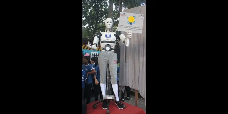 मुंबई मैराथन में एक छात्र ने बनाया रोबोट