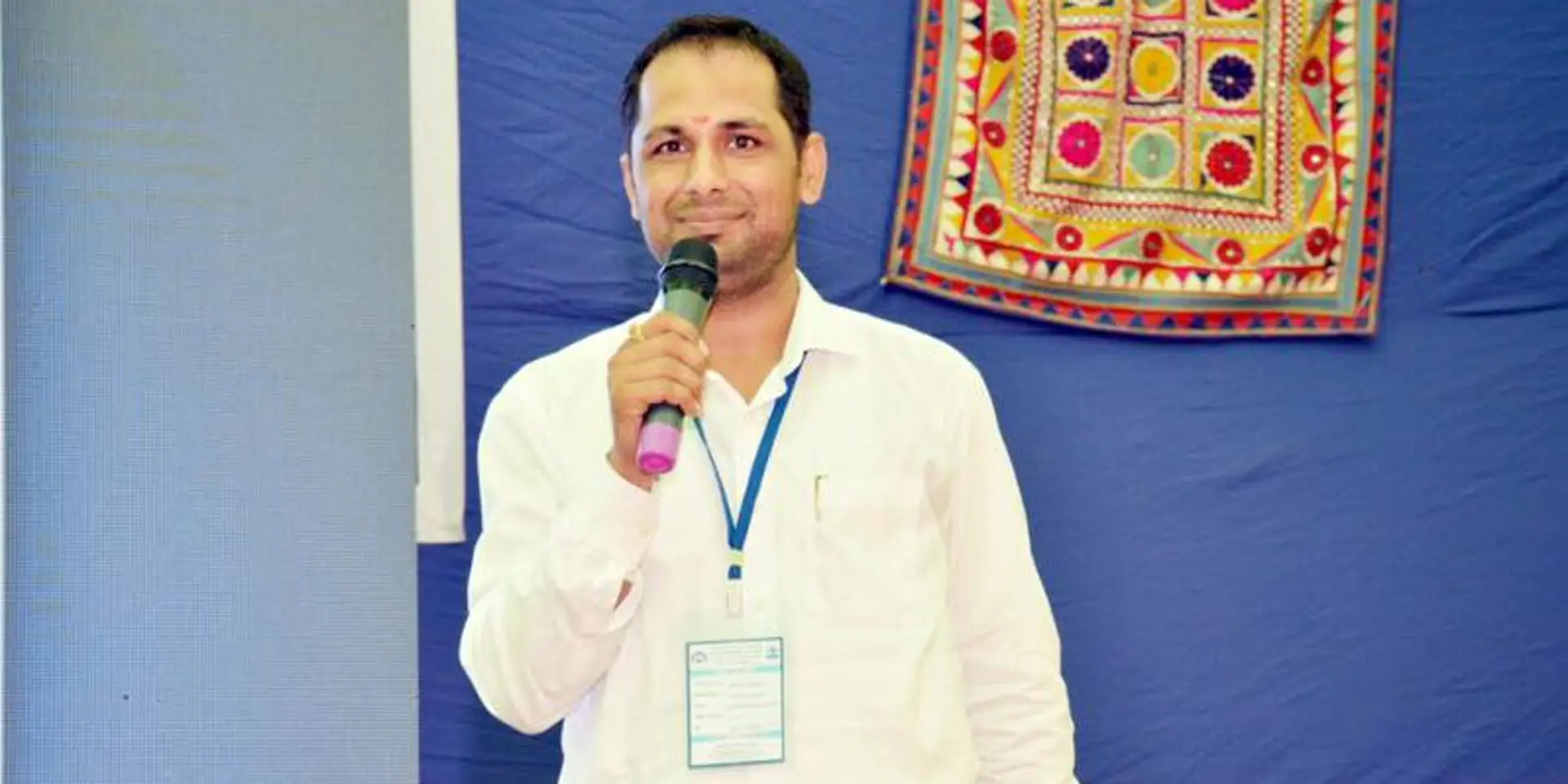 उत्तर प्रदेश के इस प्रिंसिपल ने अपनी जेब से 16 लाख रूपये लगाकर बदल दी सरकारी स्कूल की सूरत