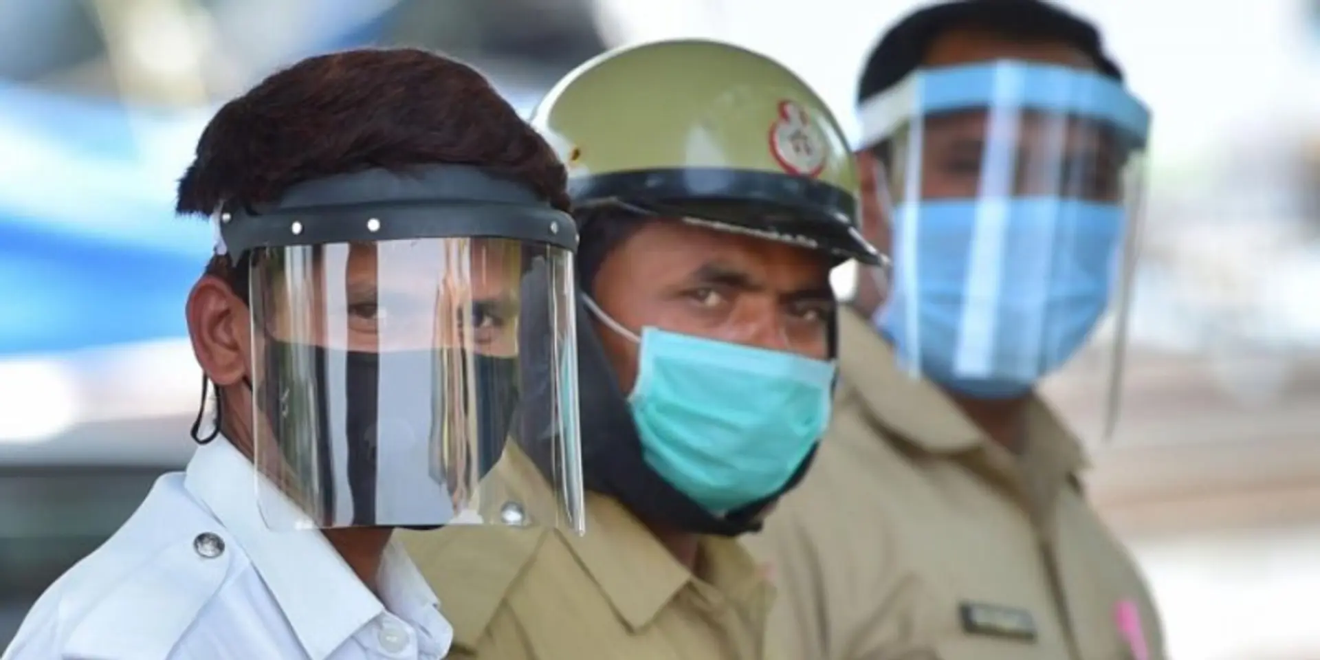 ‘कोरोना कीड़ा’ से लड़ने जा रहे हैं पापा, पुलिसवाले अपने बच्चों को दिला रहे हैं दिलासा