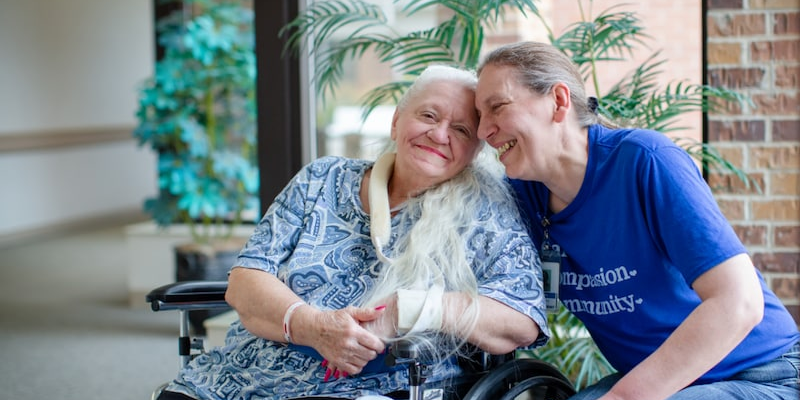 कोरोना वायरस महामारी ने कुछ तरह कराया 50 साल बाद इन दो बहनों का मिलन