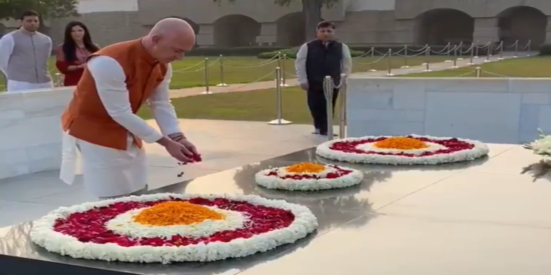भारत पहुँचकर जेफ बेजोस ने दी महात्मा गांधी को श्रद्धांजलि, याद करते हुए कही बड़ी बात