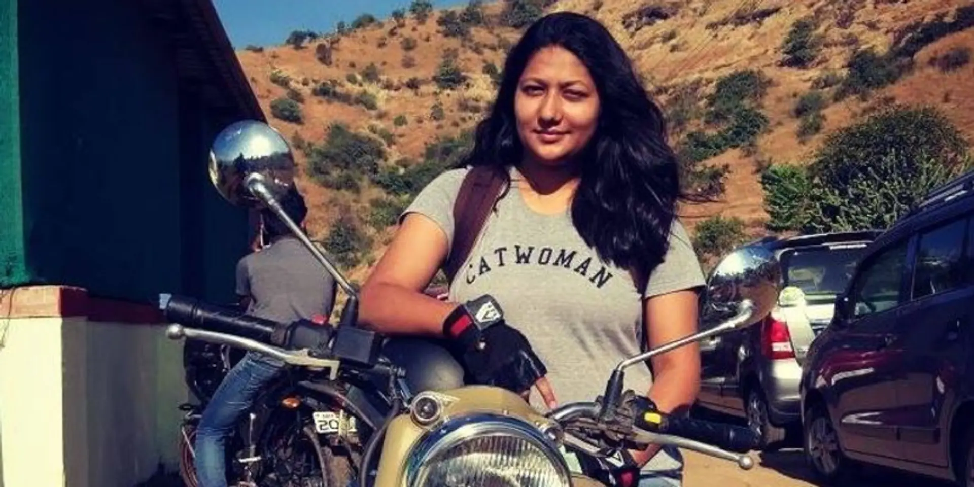 महिलाओं को दोपहिया वाहन चलाने की ट्रेनिंग देकर उन्हे सक्षम बना रही हैं पवनी