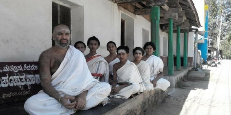 कर्नाटक के इस गाँव में लोग संस्कृत में करते हैं बात, छात्र पढ़ रहे हैं वेद