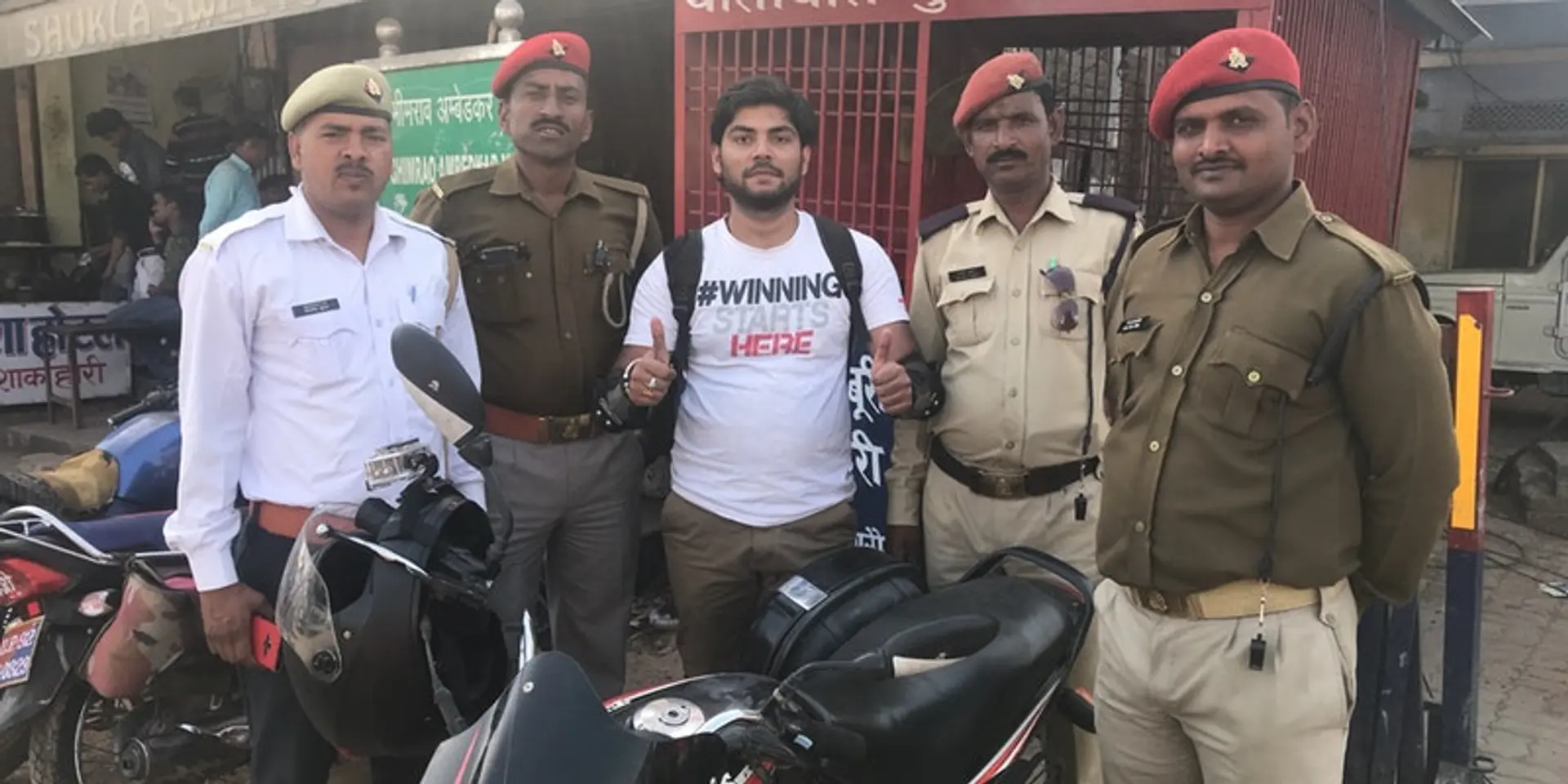 25 दिनों में 100 सीसी बाइक से नाप दिए यूपी के 75 ज़िले, एशिया बुक ऑफ़ रेकॉर्ड्स ने दिया 'ग्रैंडमास्टर' का ख़िताब
