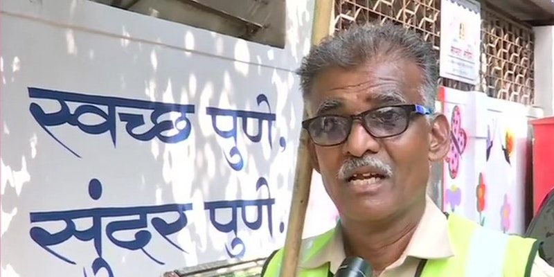 'कजरे ने नहीं कचरे ने ले ली सबकी जान' बॉलिवुड गानों के जरिए लोगों को स्वच्छता के लिए प्रेरित कर रहा यह सफाई कर्मचारी