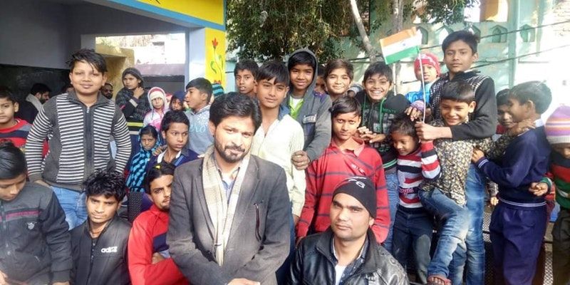 दूसरों के घरों में पुताई कर की पढ़ाई, अब बच्चों को फ्री एजुकेशन दे रहे एच. आर. खान