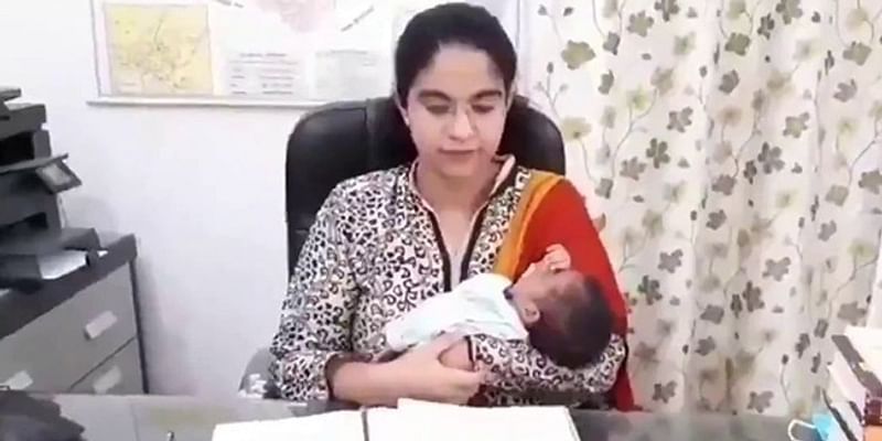 डिलीवरी के 14 दिन बाद ही IAS अधिकारी नवजात शिशु के साथ काम पर वापिस लौटी