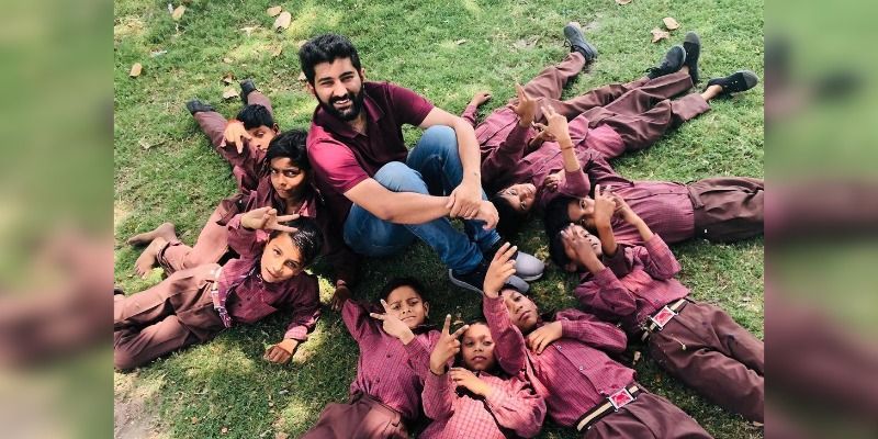  26 साल के इस युवक ने कोरोना महामारी के बीच गोद लिए 100 बच्चे, इस वजह से उठाया है ये बड़ा कदम