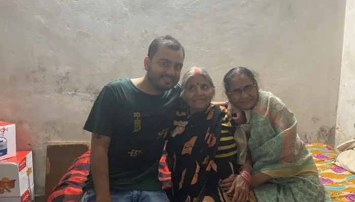 alakh pandey mom 