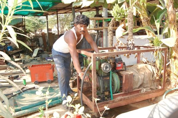 मछुआरे के बेटे ने बनाई जलाशय साफ करने की मशीन, देश विदेश से मिली तारीफ

