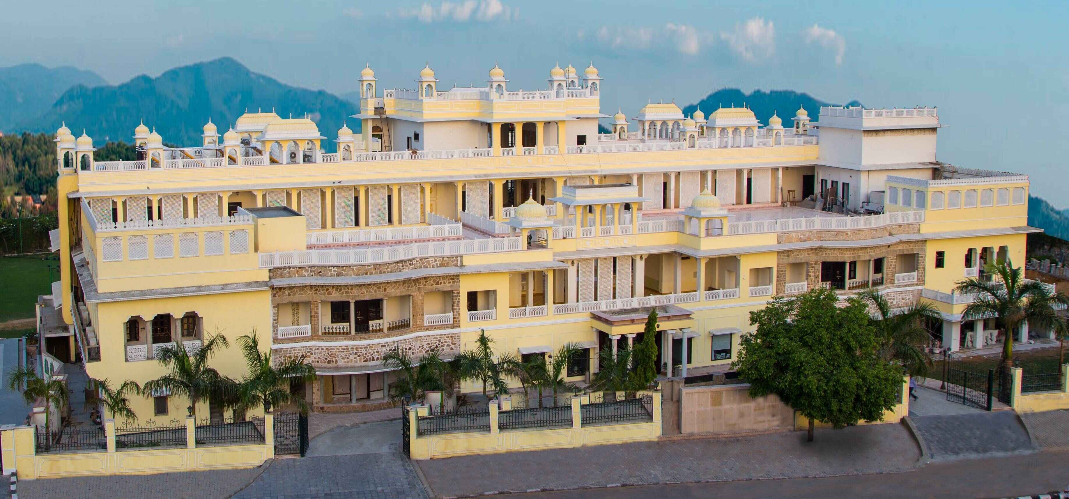 ज्यादातर रॉयल फैमिलीज़ नए उद्योग-धंधों में निवेश कर रही हैं अपनी जमा-पूंजी