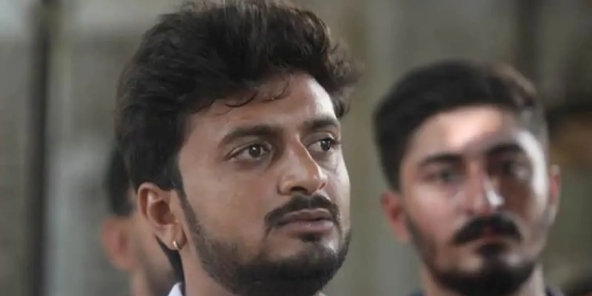 सूरत हादसे में अपनी जान जोखिम में डालकर 10 बच्चों को बचाने वाले केतन से मिलिए