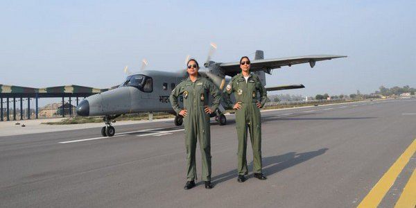  पहली बार वायु सेना की महिला पायलटों ने पैरेलल ट्रैक पर उतारा ड्रोनियर विमान
