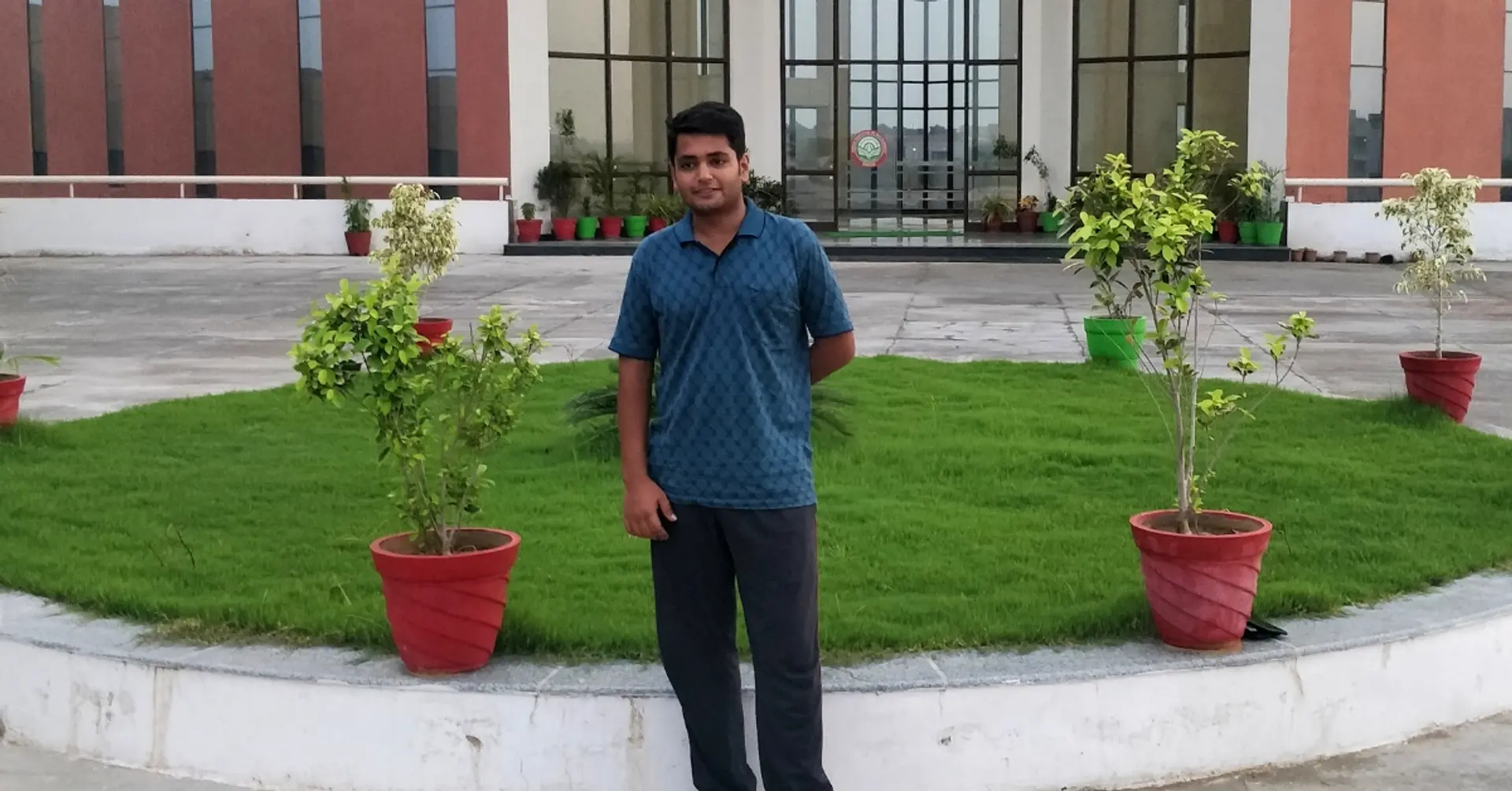 घर का खर्च चलाने के लिए ढाबा खोलने वाले इस युवा को मिला IIM में एडमिशन