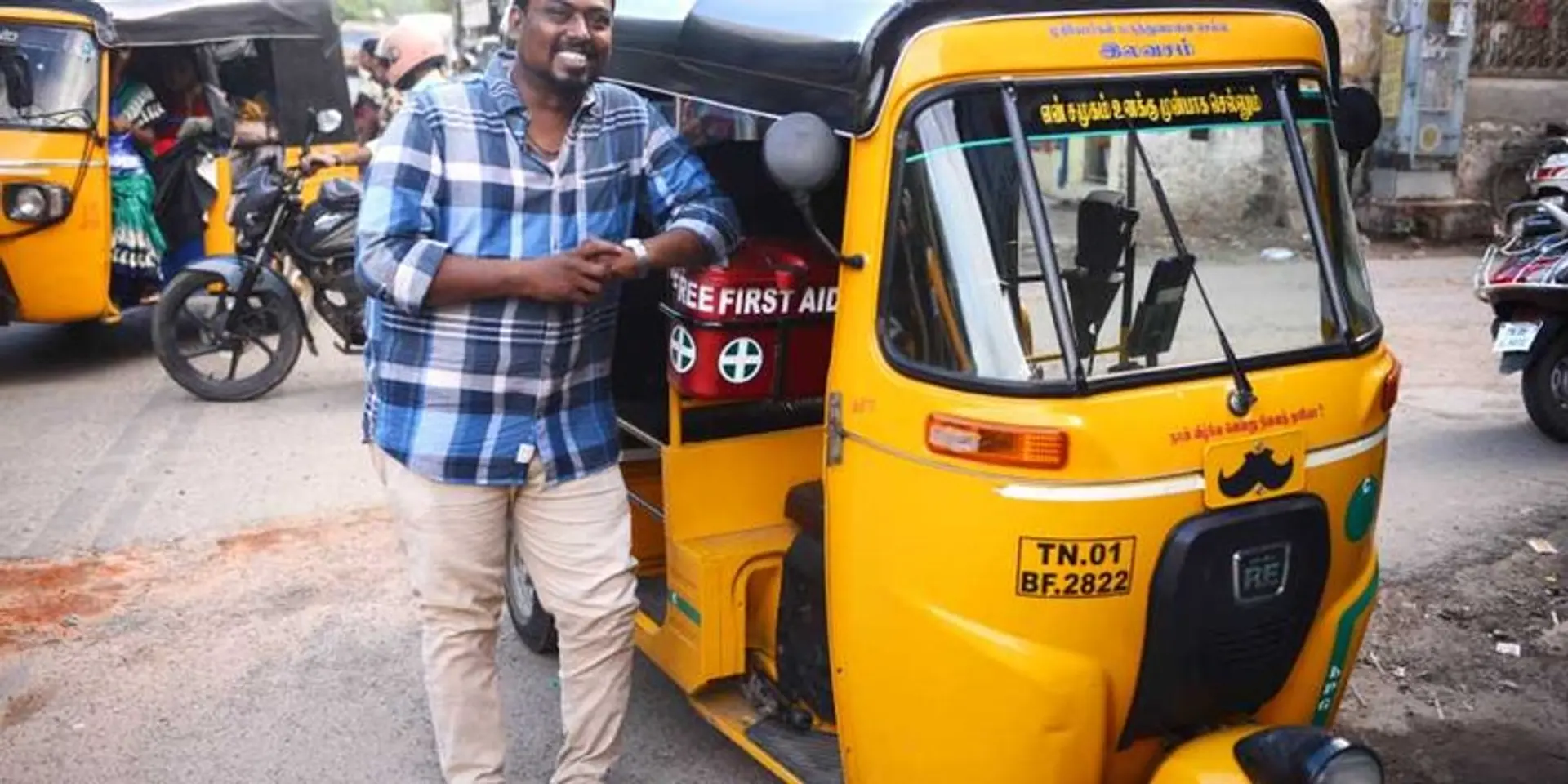 ರಸ್ತೆ ಬದಿಯಲ್ಲಿರುವವರಿಗೆ ಆಶ್ರಯ ವ್ಯವಸ್ಥೆ ಮಾಡುತ್ತಿರುವ ತಮಿಳುನಾಡಿನ ಆಟೋ ರಿಕ್ಷಾ ಚಾಲಕ