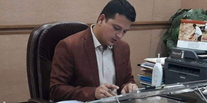 ಪ್ಲಾಸ್ಟಿಕ್‌ ಸುತ್ತಿದ್ದ ಹೂಗುಚ್ಛ ನೀಡಿದ್ದಕ್ಕಾಗಿ ದಂಡ ವಿಧಿಸಿದ ಐಎಎಸ್‌ ಅಧಿಕಾರಿ