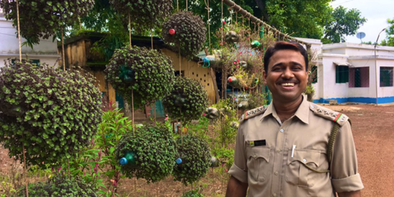 ಪ್ಲ್ಯಾಸ್ಟಿಕ್‌ ಬಾಟಲಿ ಮತ್ತು ರಬ್ಬರ್‌ ಟೈರ್‌ ಬಳಸಿ ತಮ್ಮ ಸರ್ಕಾರಿ ಬಂಗಲೆಯಲ್ಲಿ ಸುಂದರ ಉದ್ಯಾನ ನಿರ್ಮಿಸಿದ್ದಾರ...