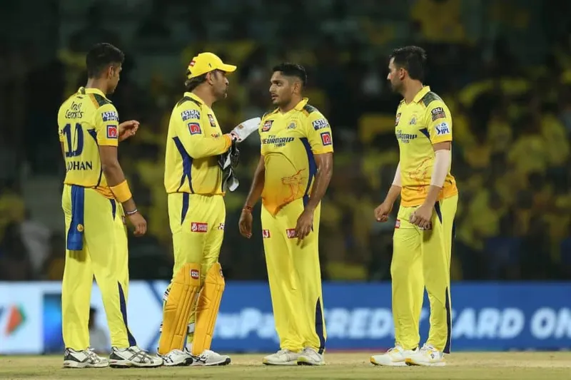 dhon csk bowlers