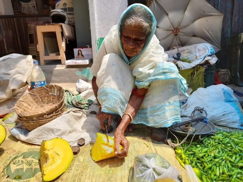 ஓய்வு பெறும் எண்ணம் ஒருபோதுமில்லை' - 102 வயதில் காய்கறி விற்கும் மூதாட்டி!