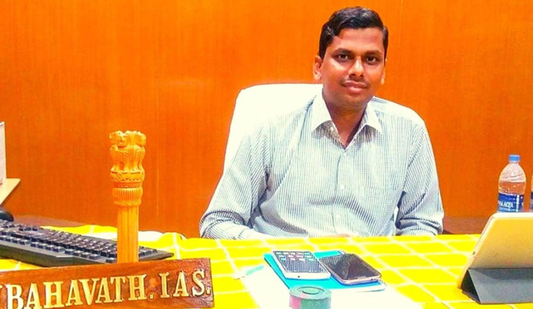 சாதாரணமானவர் சாதனையாளர் ஆனது எப்படி? அடித்தட்டிலிருந்து ஐஏஎஸ் ஆன இளம்பகவத்!
