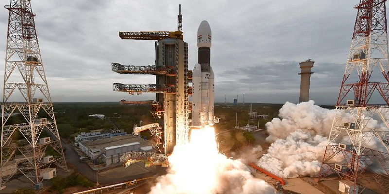 விண்ணில் சீறிப்பாய்ந்த 'Chandrayaan- 2'- மகிழ்ச்சியில் இந்தியா! பயணத்தில் அடுத்து என்ன நடக்கப் போகிறது?